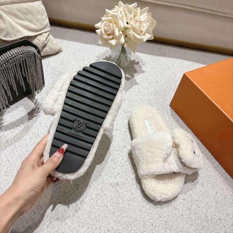 l0vis Vvtt0n slippers